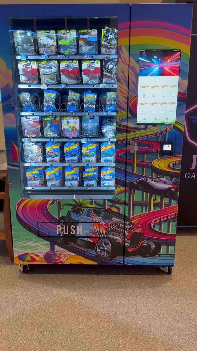 J&J die-cast machine, live at a casino outlet